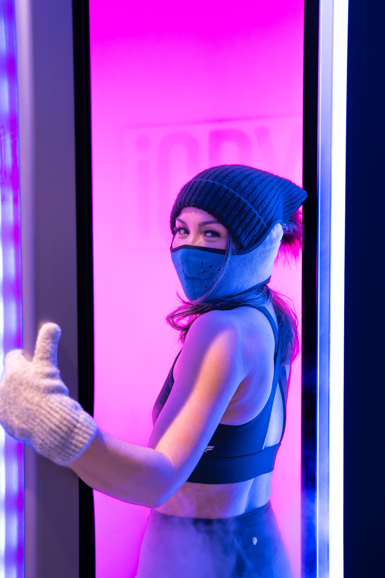iCRYO Guilderland guest geared up inside the cryo chamber