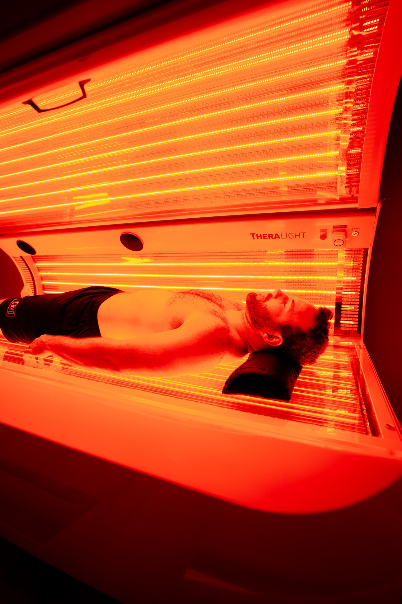 Red light therapy bed at iCRYO Guilderland