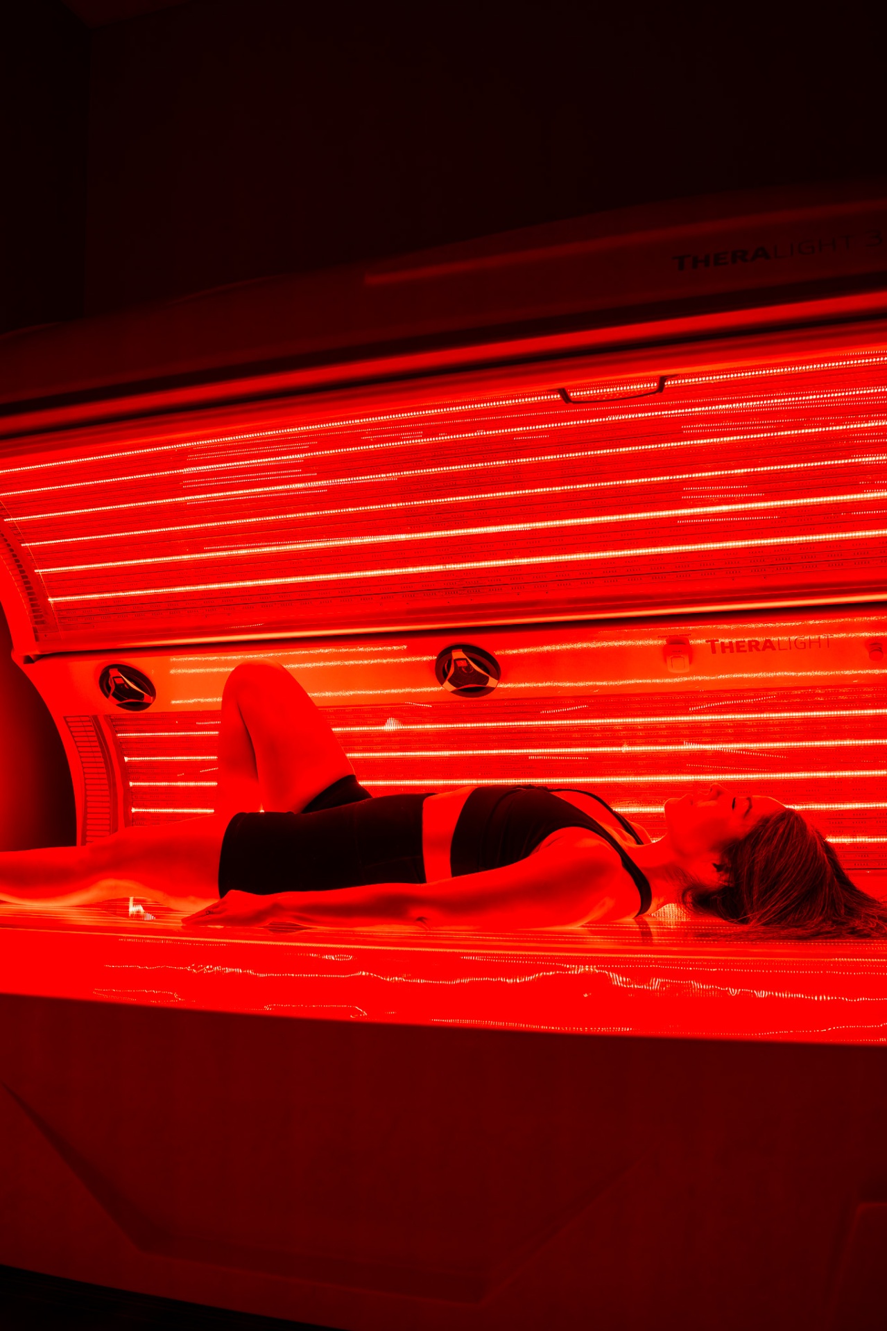 iCRYO Guilderland guest preparing for a red light session