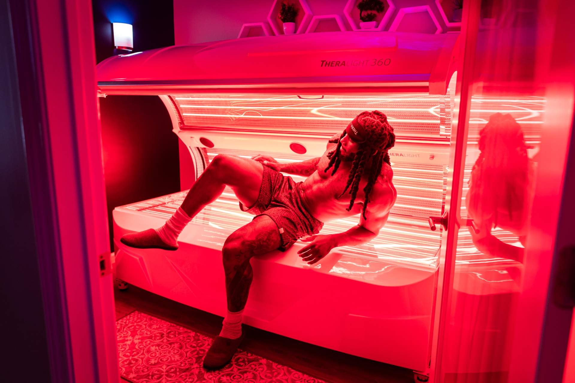 Red light therapy facial treatment for collagen boost at iCRYO Guilderland